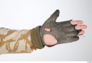 Photos Robert Watson Army Czech Paratrooper gloves hand 0002.jpg